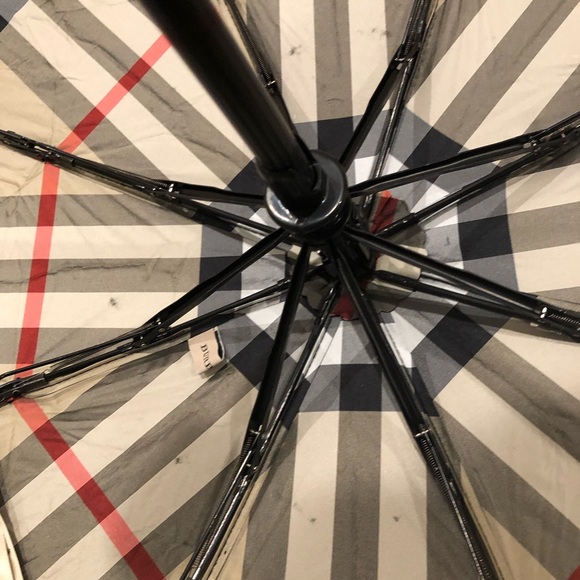 (2) Burberry Umbrellas - Picture 14 of 16
